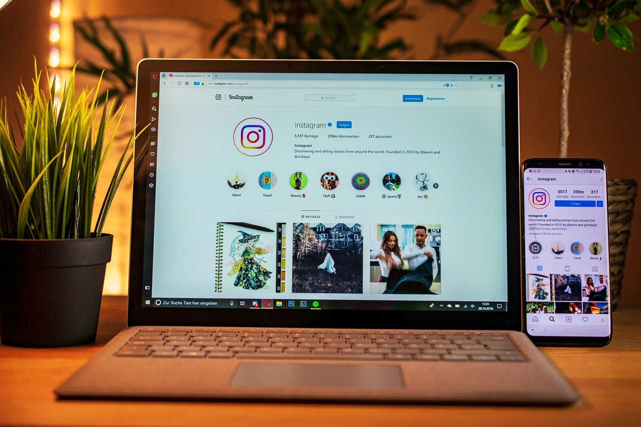 How to download a video from instagram